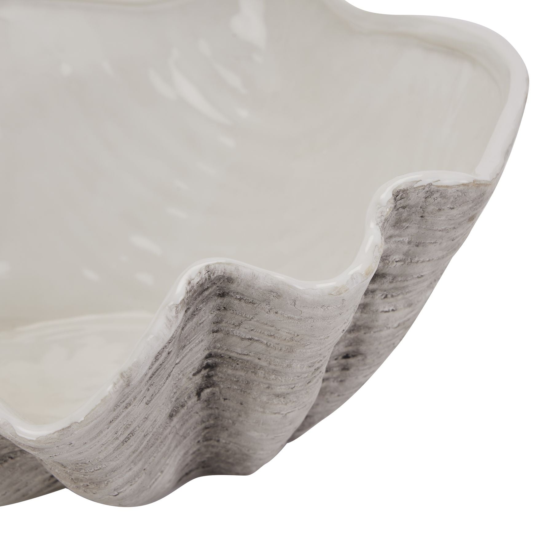 edge detail of clam shell bowl